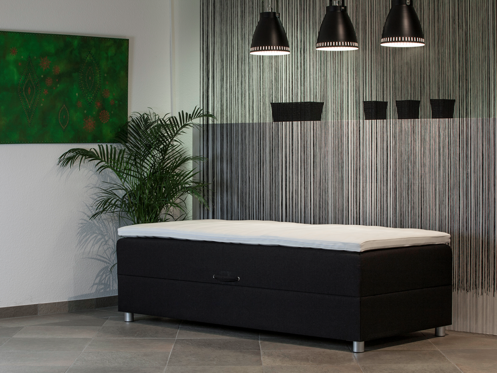 Boxspring met opbergruimte subliem slapen Muur planken witte keuken